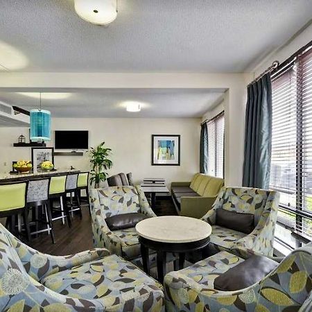 Отель Wingate By Wyndham Charleston Coliseum Север Чарлстон Интерьер фото
