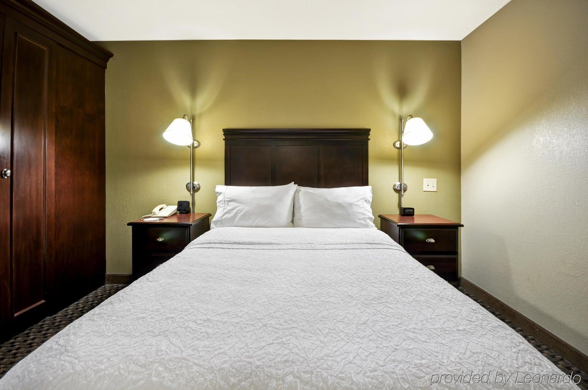 Отель Wingate By Wyndham Charleston Coliseum Север Чарлстон Экстерьер фото